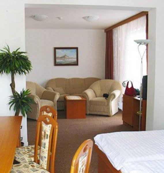 Wellness Hotel Thermal Štúrovo Exterior foto
